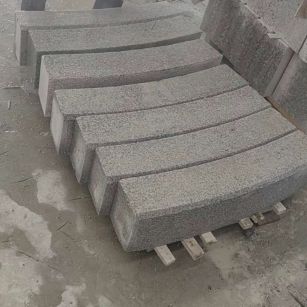 运城芝麻白弧形路牙石