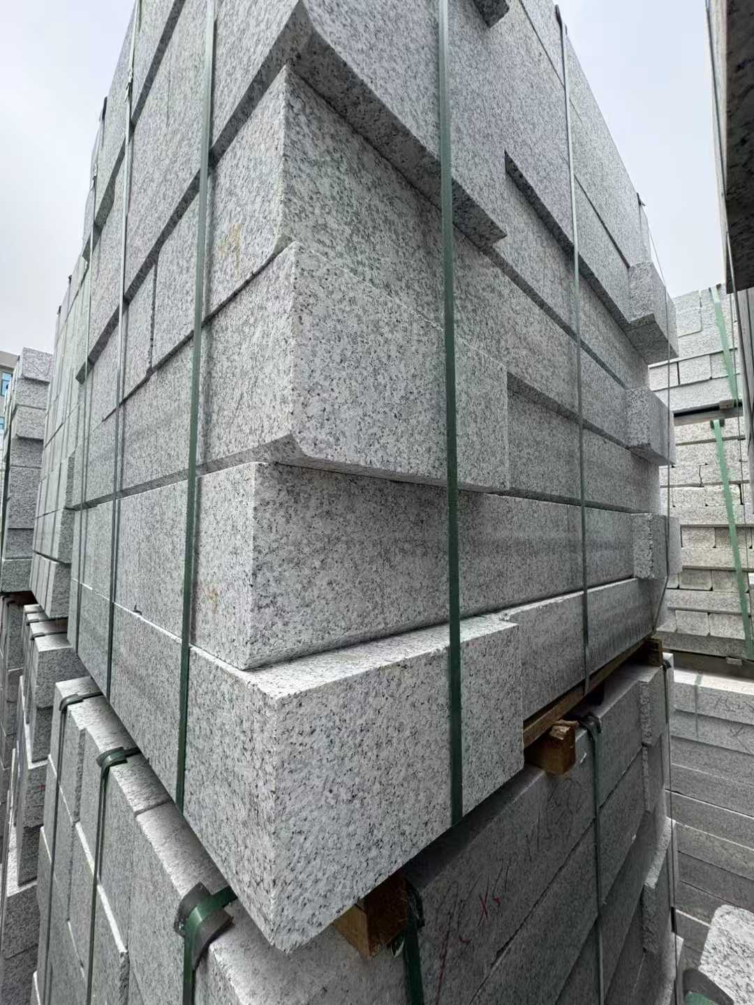 运城芝麻白路牙石 马路牙子
