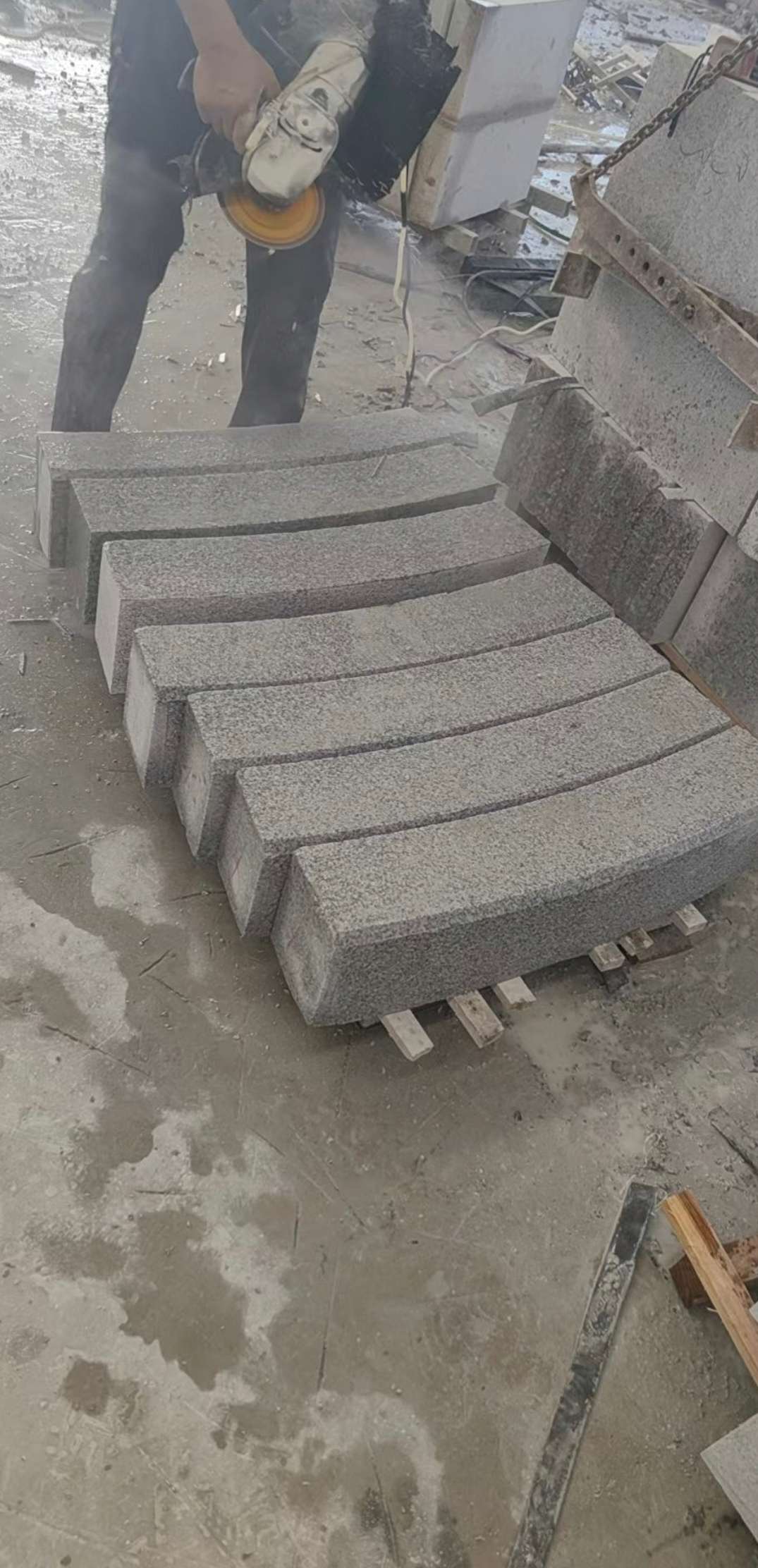 运城芝麻白弧形路牙石